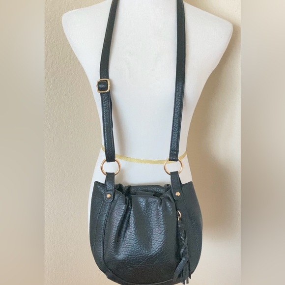 Black bag cross body bag Jessica Simpson faux leather black bag medium size bag - Picture 3 of 8